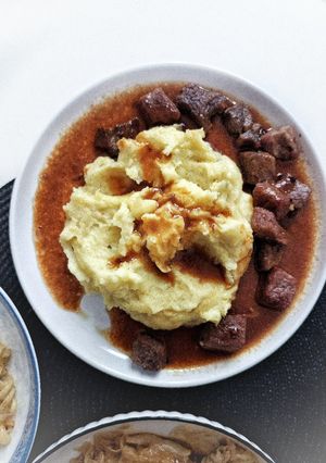 Foto resep Mashed Potato (served with) Sautè Saikoro Beef
