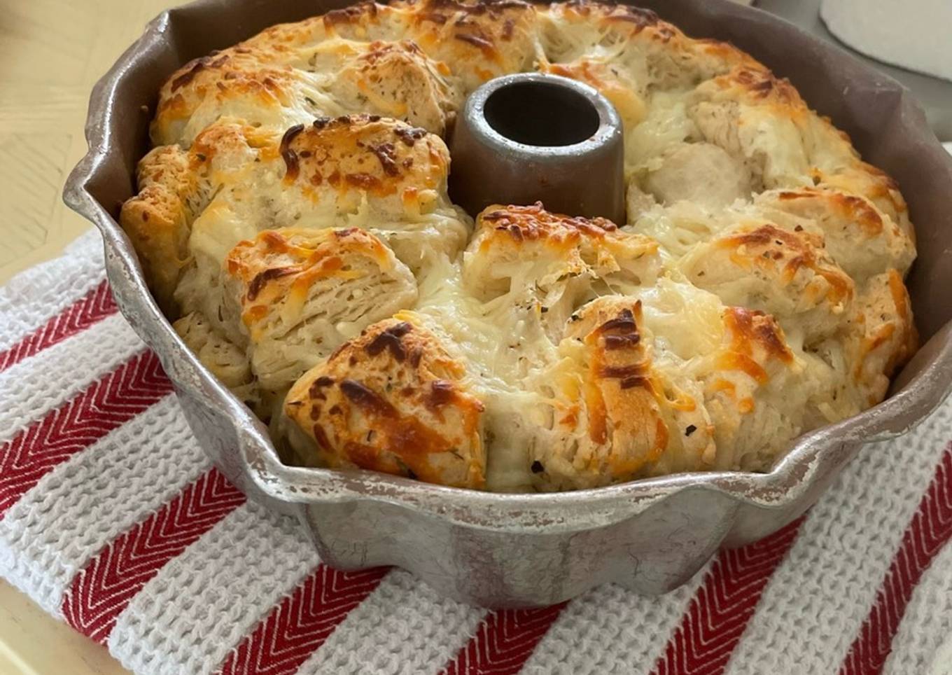 Cheesy Garlic Pull Apart Bread