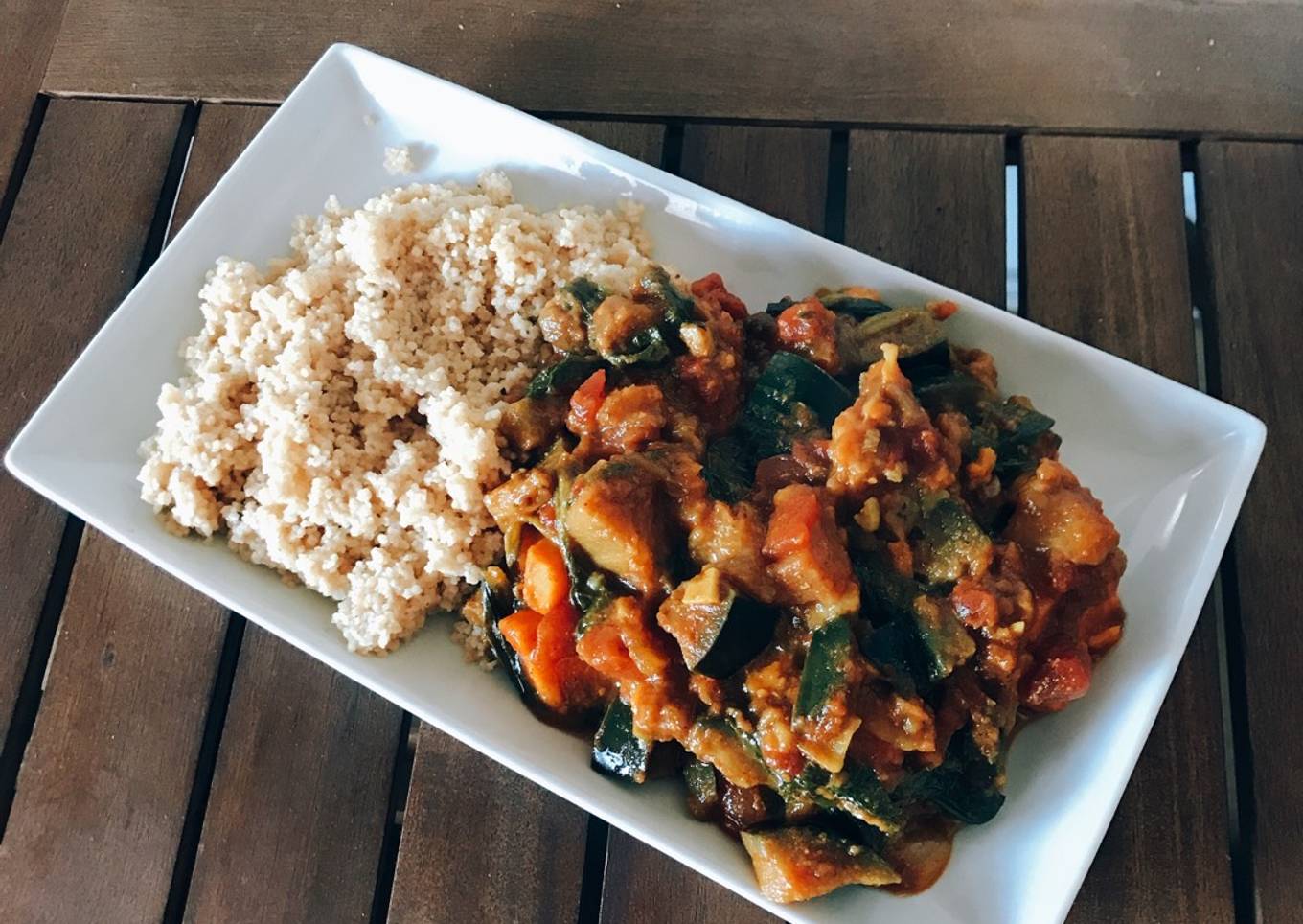 Curry de berenjena, batata y espinacas