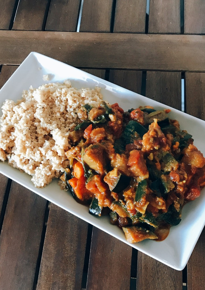 Una foto de Curry de berenjena, batata y espinacas