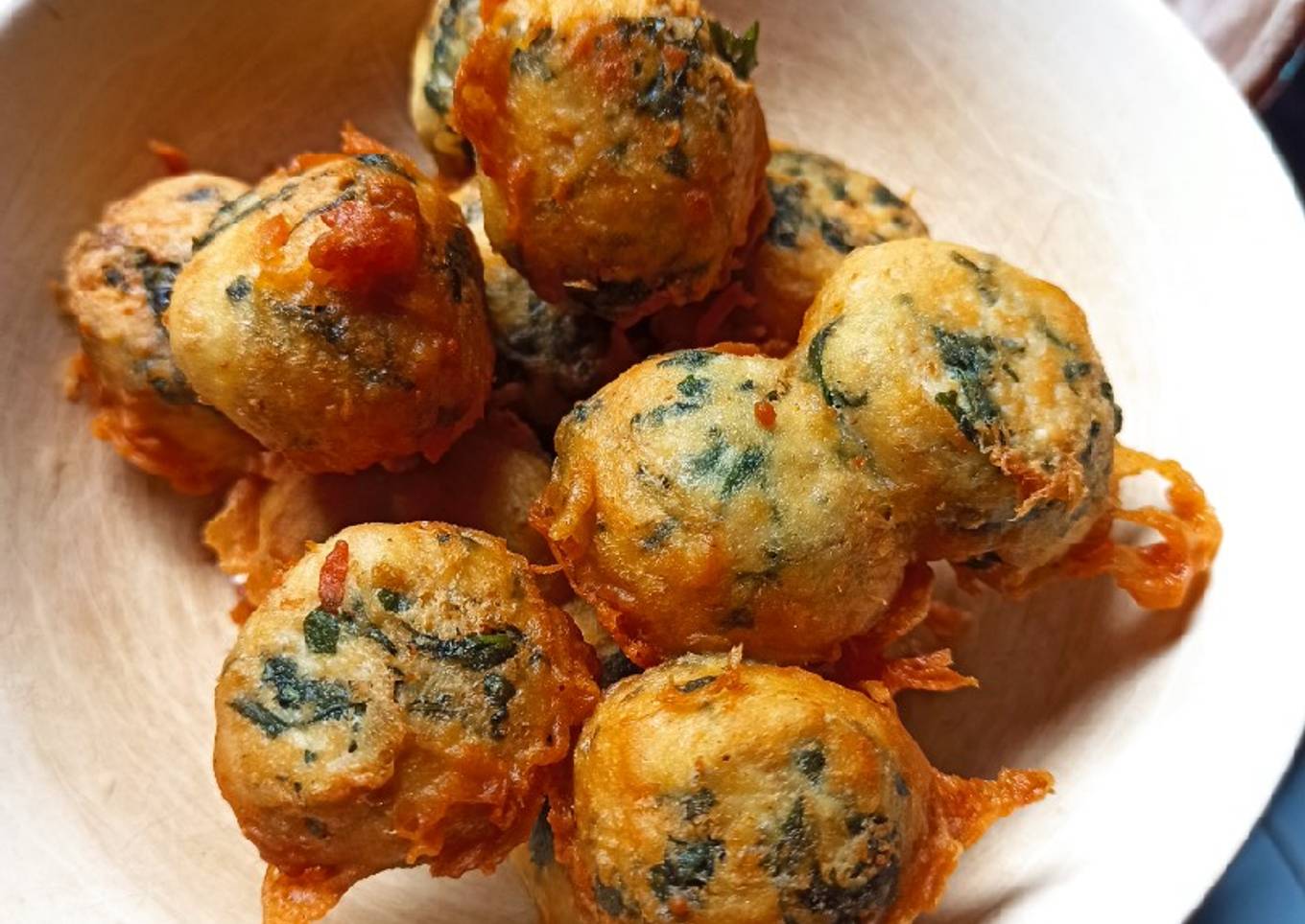Bola bola tahu daun singkong (gorengan)