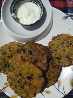 મેથી પૂરી(Methi Poori Recipe in Gujarati) રેસીપી મુખ્ય ફોટો