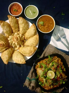 રગડા ઘૂઘરા(Ragda Ghughra recipe in Gujarati) રેસીપી મુખ્ય ફોટો