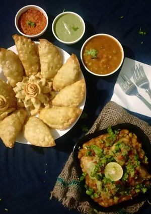 રગડા ઘૂઘરા(Ragda Ghughra recipe in Gujarati) રેસીપી મુખ્ય ફોટો