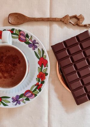 Una foto de Chocolate a la taza con guindilla ☕ Película "Chocolat" (2000)