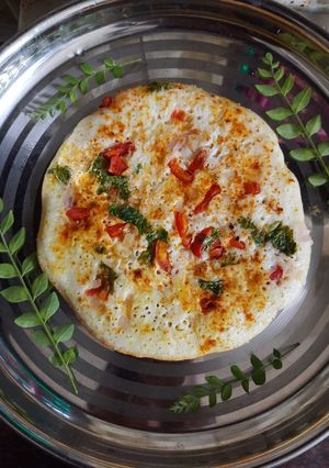 ડુંગળી ટામેટાં ઉત્તપમ (Onion tomato uttpam Recipe In Gujarati) રેસીપી મુખ્ય ફોટો