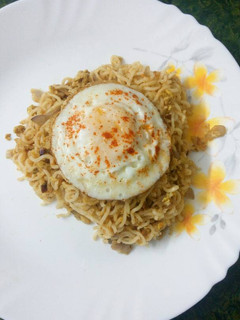 A picture of Easy egg maggi.