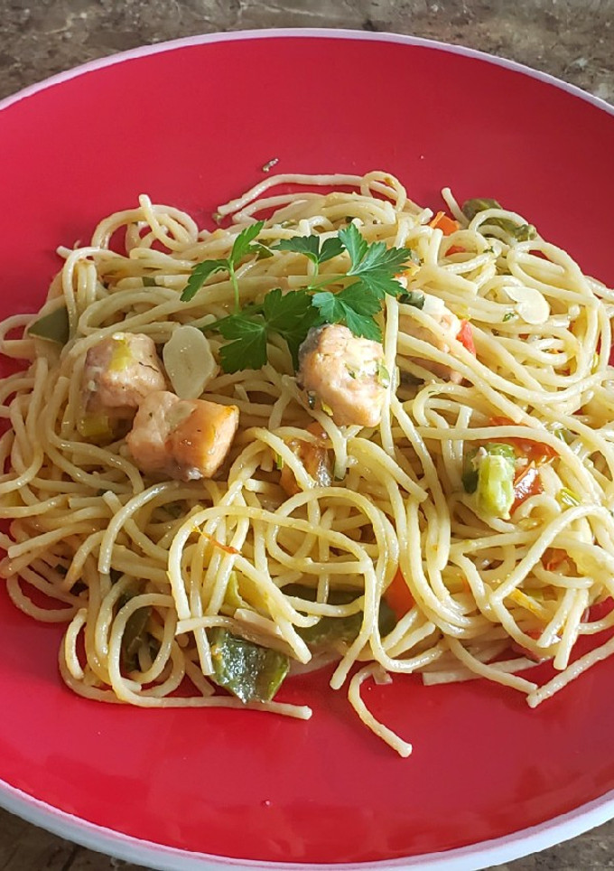 Una foto de Spaghetti con salmón