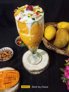 મેંગો મસ્તાની (Mango Mastani Recipe In Gujarati) રેસીપી મુખ્ય ફોટો