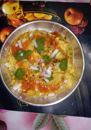 રગડા ચાટ (Ragda Chaat Recipe In Gujarati) રેસીપી મુખ્ય ફોટો