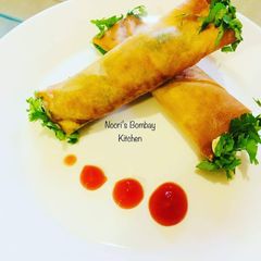 A picture of Chicken and cheese spring roll.