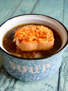 A picture of French Onion Soup.
