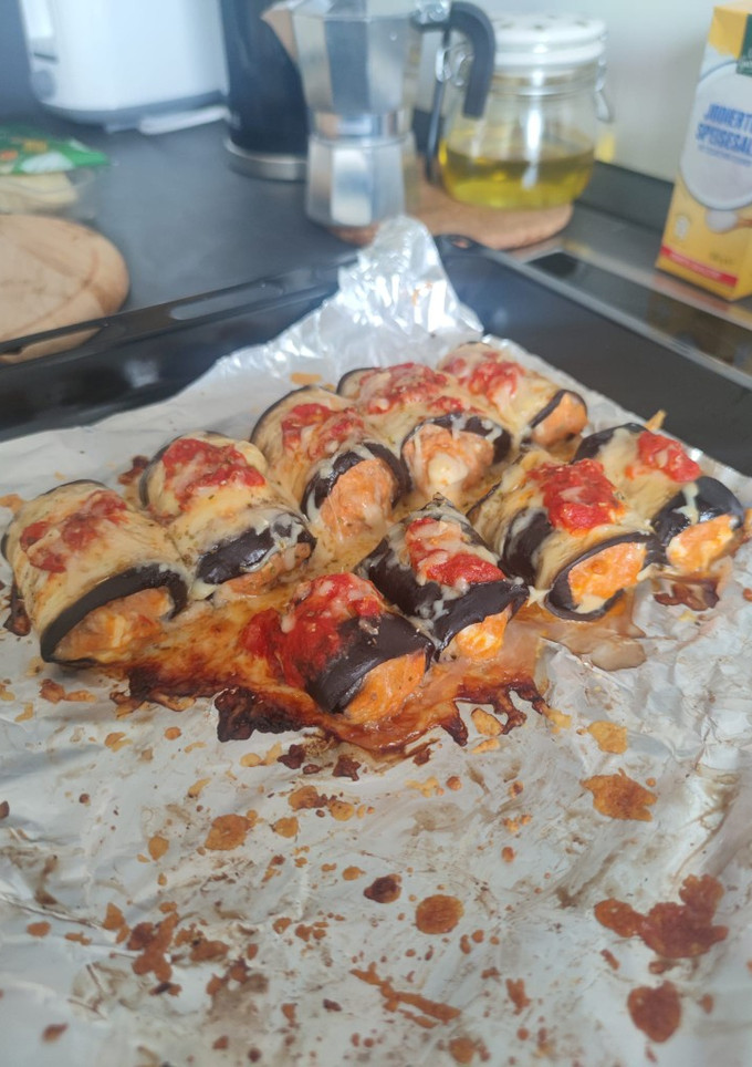 Una foto de Rollitos de berenjena con atún, tomate y huevo