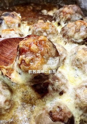 A picture of Baked Stuffed Mushrooms with Pork.