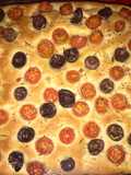 Focaccia con tomate cherrys, aceitunas negras y romero seco