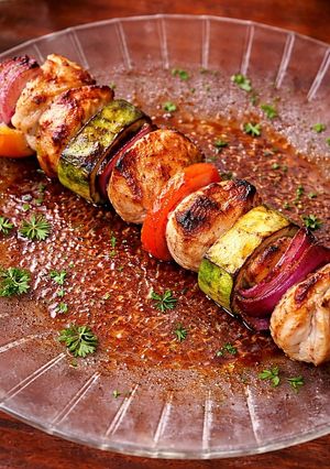 Una foto de 🍢🔥 Brochette de Pollo a la Plancha 🍗
