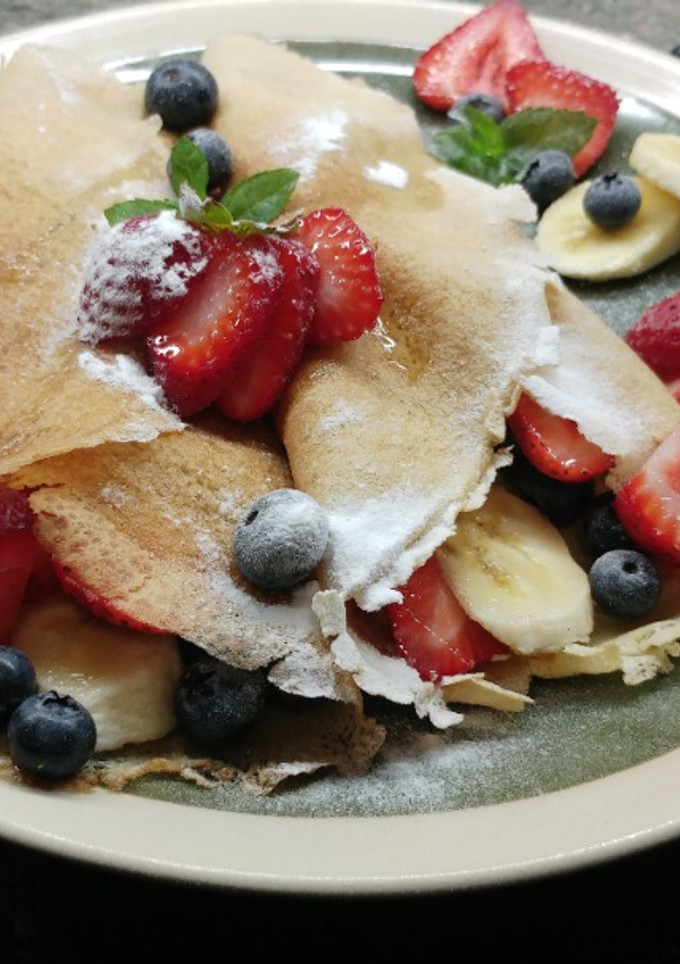 Una foto de Crepes rellenas de fruta