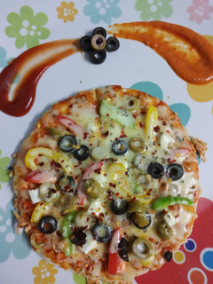 પીઝા (Pizza Recipe in Gujarati) રેસીપી મુખ્ય ફોટો
