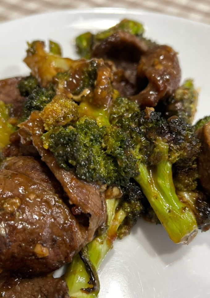 Una foto de Carne con brócoli en Airfryer Cosori