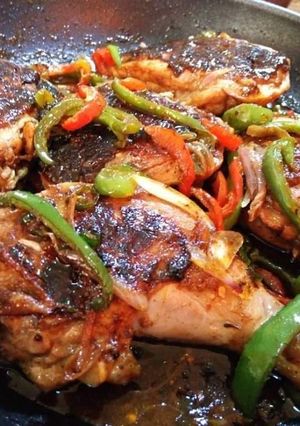 A picture of Pan-roasted chicken with peppers.