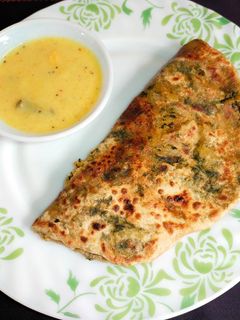 आलू बथुए का पराठा (aloo bathua ka paratha recipe in Hindi) रेसिपी मुख्य फोटो
