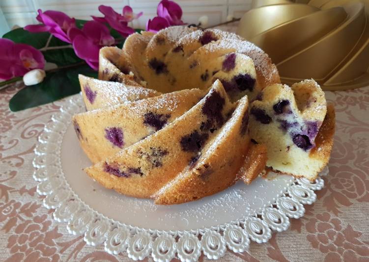 Ciambella soffice con mirtilli freschi 🍩