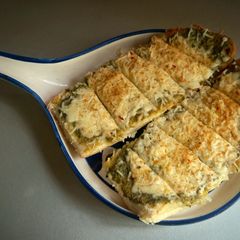 A picture of Pesto Garlic Bread (Continental breakfast).