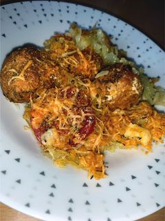 Húsgolyós tepsis krumpli recept fotója