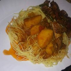 A picture of Spaghetti with wet fried beef.
