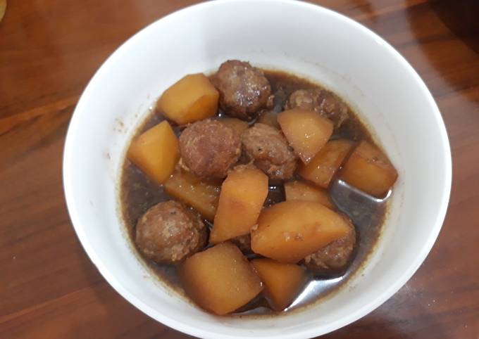 Semur bola-bola daging & kentang