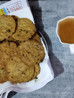 ઘંઉના લોટ ની મઠરી (Wheat flour Mathari Recipe In Gujarati) રેસીપી મુખ્ય ફોટો