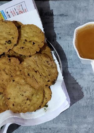 ઘંઉના લોટ ની મઠરી (Wheat flour Mathari Recipe In Gujarati) રેસીપી મુખ્ય ફોટો