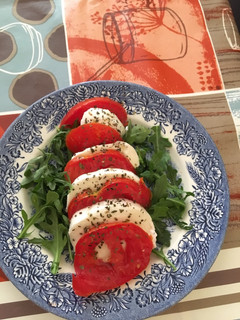 Una foto de Ensalada de mozzarella
