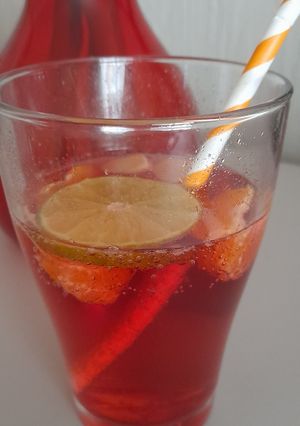 A picture of Moctail : crodino with gingerbeer and agave.