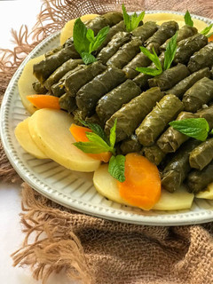 A picture of ورق العنب بالزيت.
