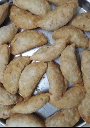 गुजिया(gujiya recipe in hindi) रेसिपी मुख्य फोटो