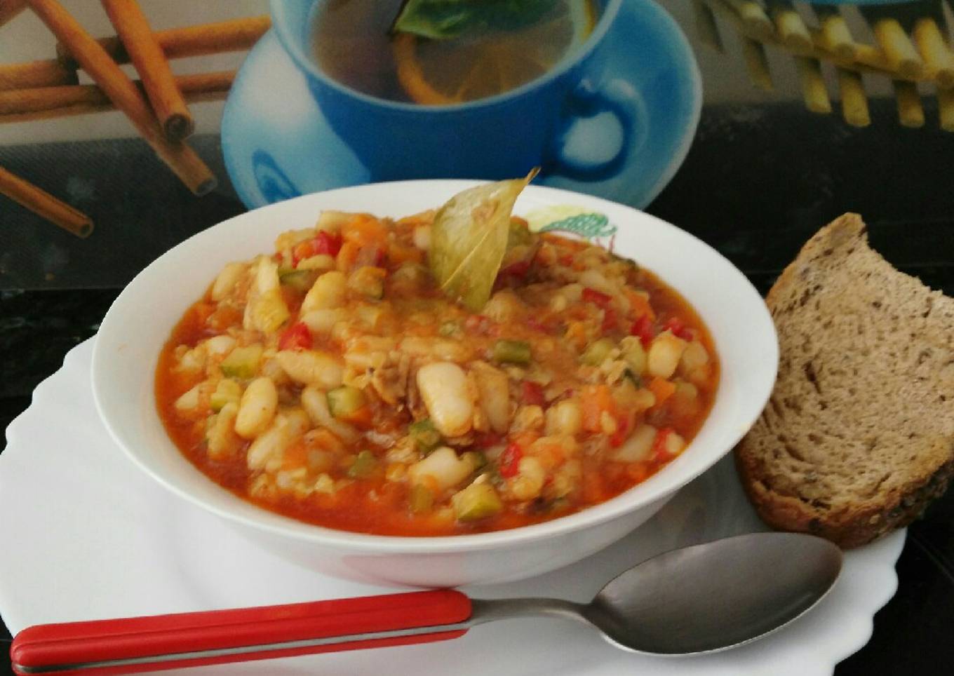 Judías blancas compuestas con verduras otoñales