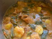 Una foto de vainas con patatas olla express