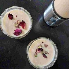 A picture of Homemade condensed milk and Muskmelon shake.