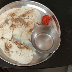 A picture of Surati white dhokla.