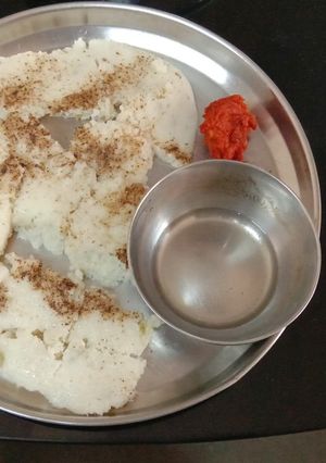 A picture of Surati white dhokla.