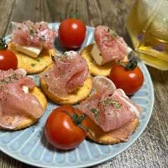 A picture of Easy Ritz Cracker Appetizer.
