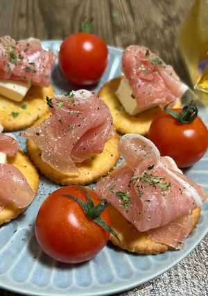 A picture of Easy Ritz Cracker Appetizer.
