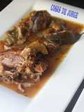 Codillo con setas y alcachofas
