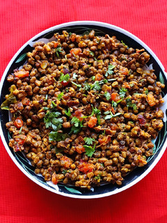 ફણગાવેલા મગ નું કોરું શાક રેસીપી મુખ્ય ફોટો