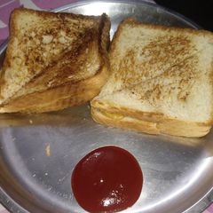 A picture of Aloo toast.