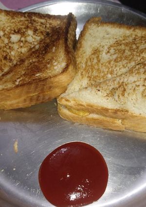 A picture of Aloo toast.