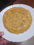Tortilla de papas con cebolla, chorizo de Teror y perejil