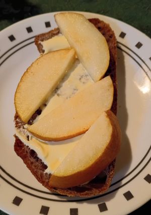 A picture of Pear on Brie Toast.