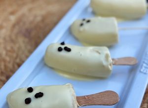 Una foto de Fantasmas de plátano y chocolate blanco para Halloween